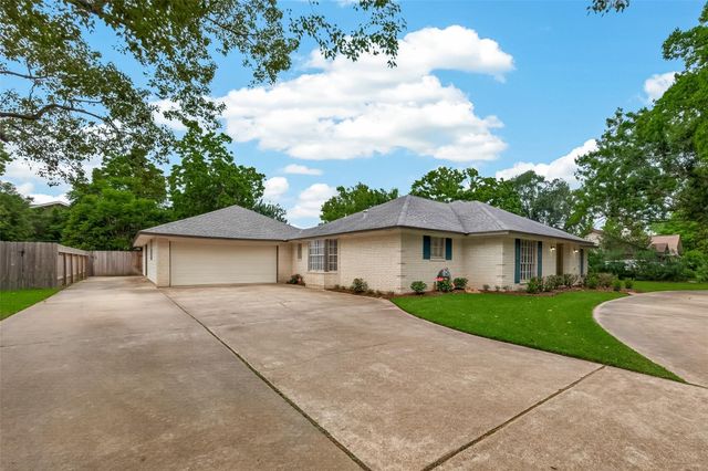 116 Flag Drive W, Lake Jackson, TX 77566