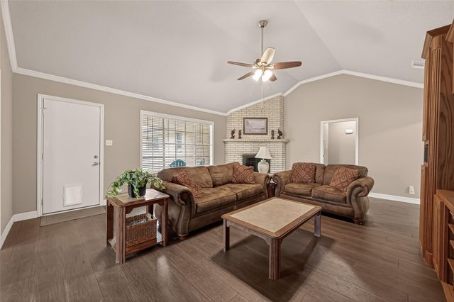 116 Flag Drive W, Lake Jackson, TX 77566