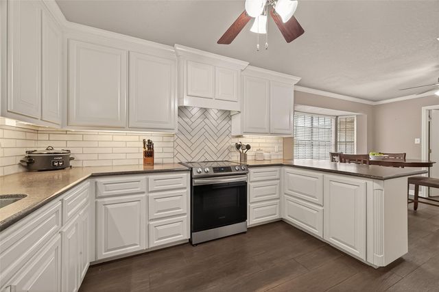 116 Flag Drive W, Lake Jackson, TX 77566
