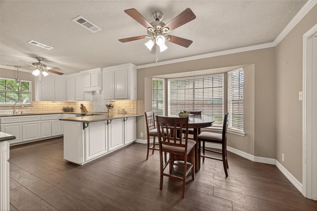 116 Flag Drive W, Lake Jackson, TX 77566