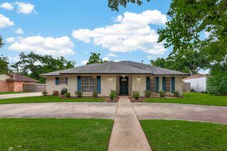 116 Flag Drive W, Lake Jackson, TX 77566