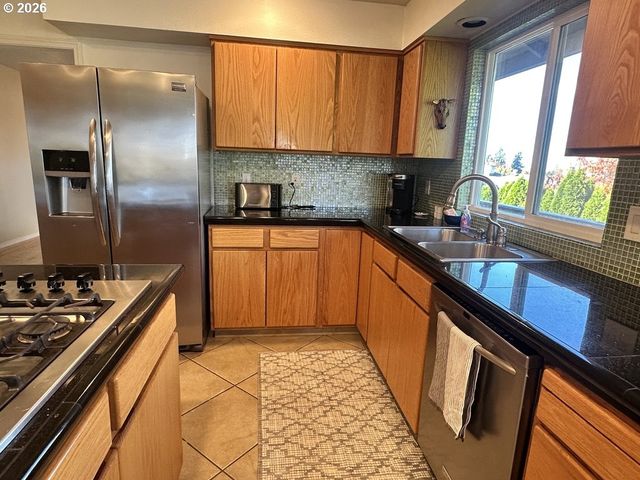 14441 Ne MORRIS Ct, Portland, OR 97230