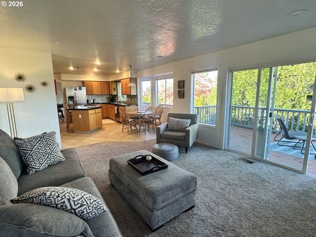 14441 Ne MORRIS Ct, Portland, OR 97230