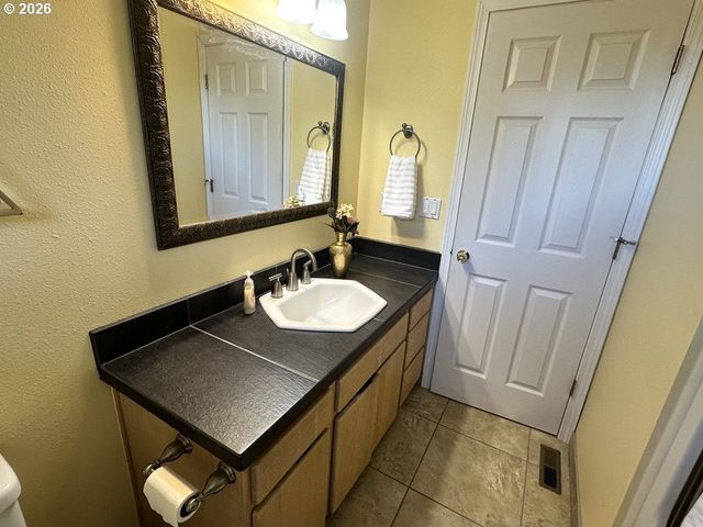 14441 Ne MORRIS Ct, Portland, OR 97230