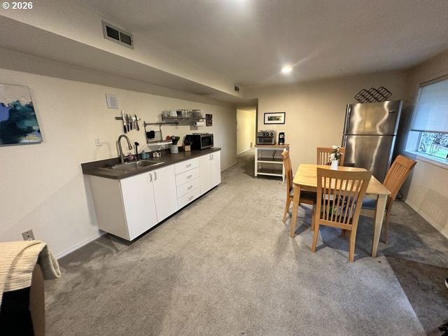 14441 Ne MORRIS Ct, Portland, OR 97230