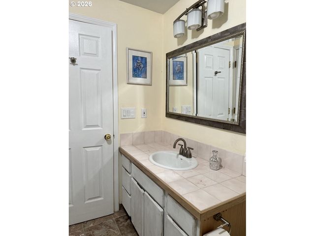14441 Ne MORRIS Ct, Portland, OR 97230