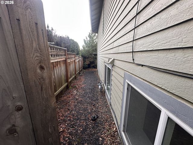 14441 Ne MORRIS Ct, Portland, OR 97230