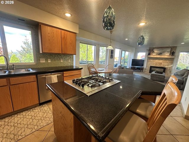 14441 Ne MORRIS Ct, Portland, OR 97230