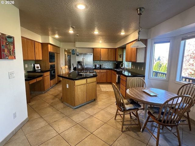 14441 Ne MORRIS Ct, Portland, OR 97230