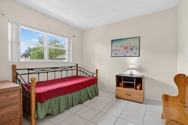 2115 NE 42nd Court 109n, Lighthouse Point, FL 33064