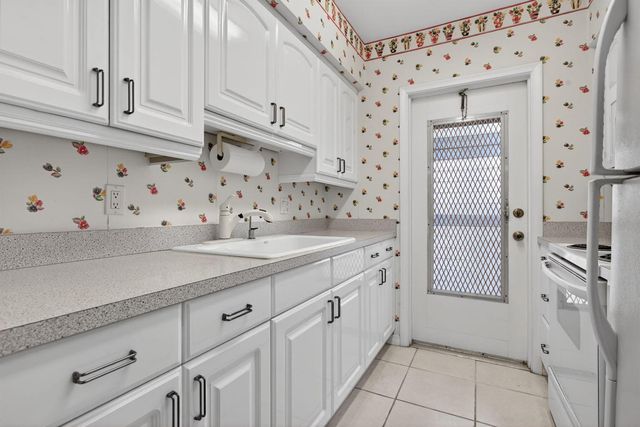 2115 NE 42nd Court 109n, Lighthouse Point, FL 33064