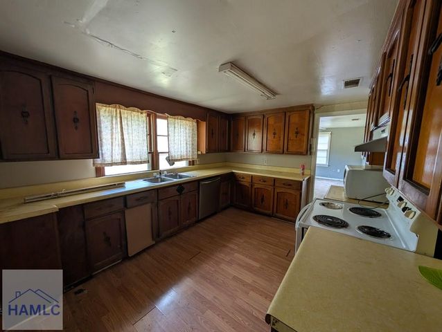 141 Nichols Road, Jesup, GA 31545