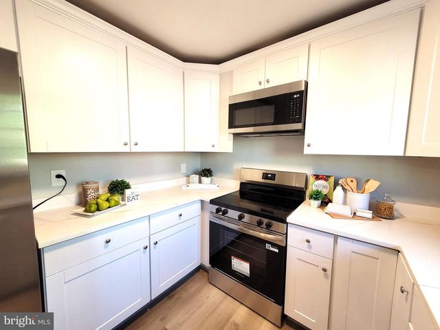 4552 KING EDWARD CT, Annandale, VA 22003