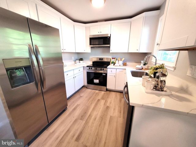 4552 KING EDWARD CT, Annandale, VA 22003