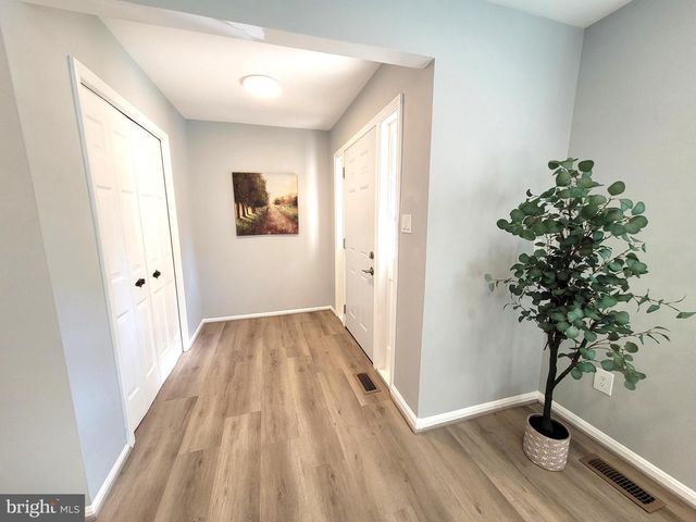 4552 KING EDWARD CT, Annandale, VA 22003