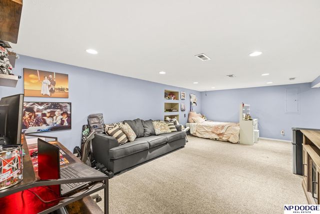 911 W Military Avenue, Fremont, NE 68025