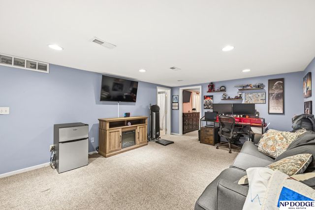 911 W Military Avenue, Fremont, NE 68025