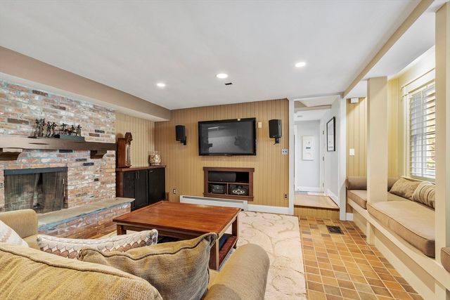 343 Holden Wood Rd, Concord, MA 01742