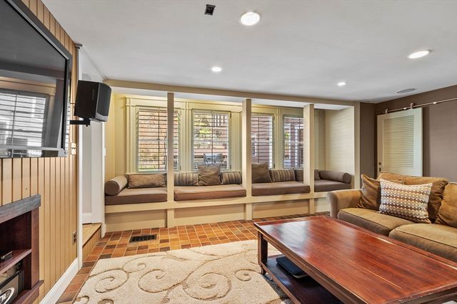 343 Holden Wood Rd, Concord, MA 01742