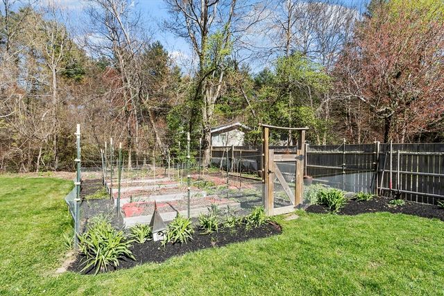 343 Holden Wood Rd, Concord, MA 01742