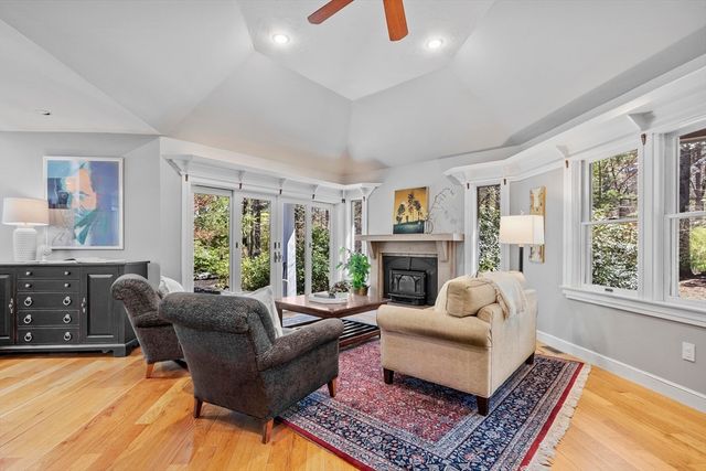 343 Holden Wood Rd, Concord, MA 01742