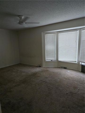 601 W Stonecrest Circle, St Joseph, MO 64506