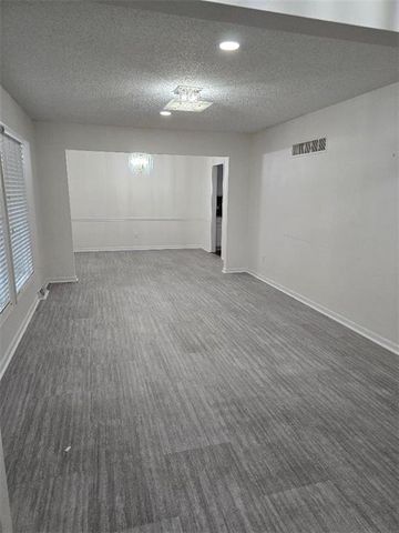 601 W Stonecrest Circle, St Joseph, MO 64506