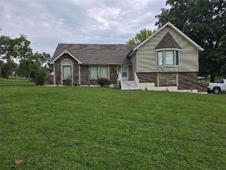 601 W Stonecrest Circle, St Joseph, MO 64506