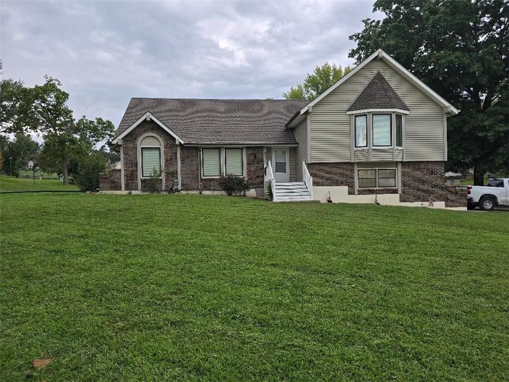 601 W Stonecrest Circle, St Joseph, MO 64506