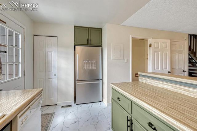 458 Rolling Hills Drive, Colorado Springs, CO 80919