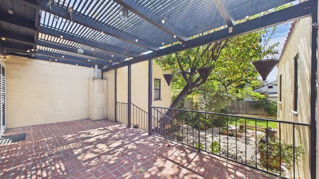 1430 E Mountain Street, Glendale, CA 91207