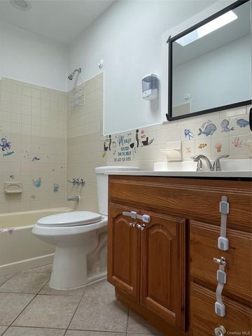 171 Hounslow Road, Shirley, NY 11967