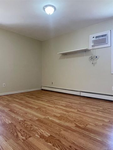 171 Hounslow Road, Shirley, NY 11967