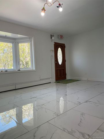 171 Hounslow Road, Shirley, NY 11967