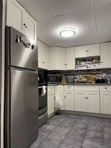 171 Hounslow Road, Shirley, NY 11967