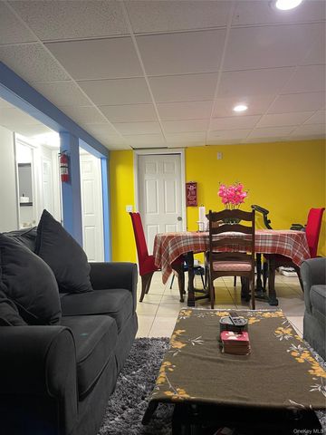 171 Hounslow Road, Shirley, NY 11967