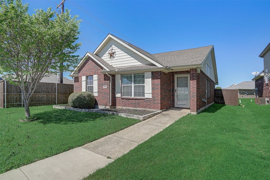 8801 Stewart Street, Cross Roads, TX 76227