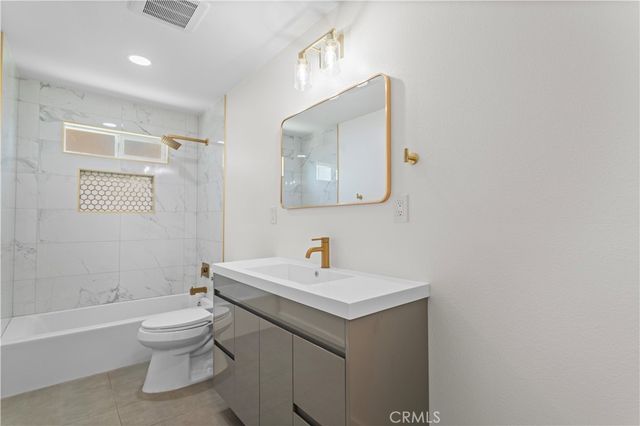 8996 Newport, Fontana, CA 92335