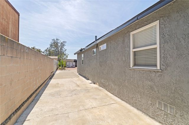 8996 Newport, Fontana, CA 92335