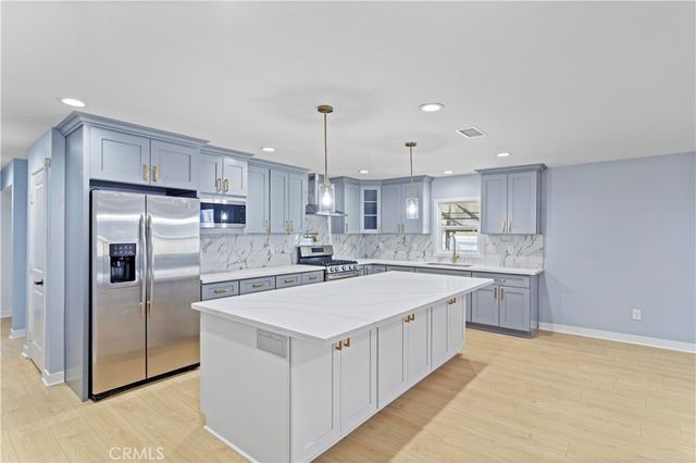 8996 Newport, Fontana, CA 92335