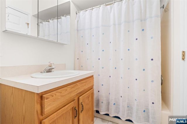 4 Richmond Road 215, West Milford, NJ 07480