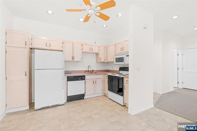 4 Richmond Road 215, West Milford, NJ 07480