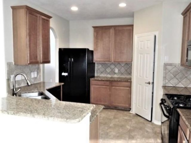 2518 Windy Vale Trail, Fresno, TX 77545