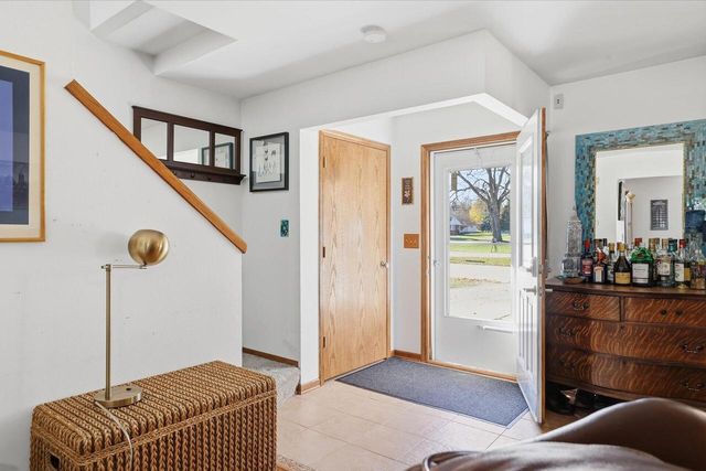 828 S 124th STREET, West Allis, WI 53214