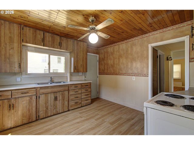 510 ASH St, Vancouver, WA 98661