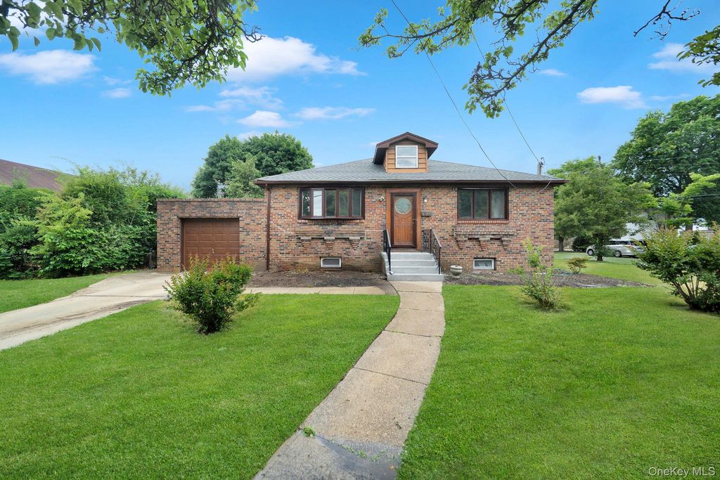 634 Leonard Avenue, Uniondale, NY 11553 — exterior