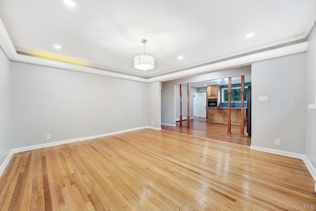634 Leonard Avenue, Uniondale, NY 11553 — photo 5