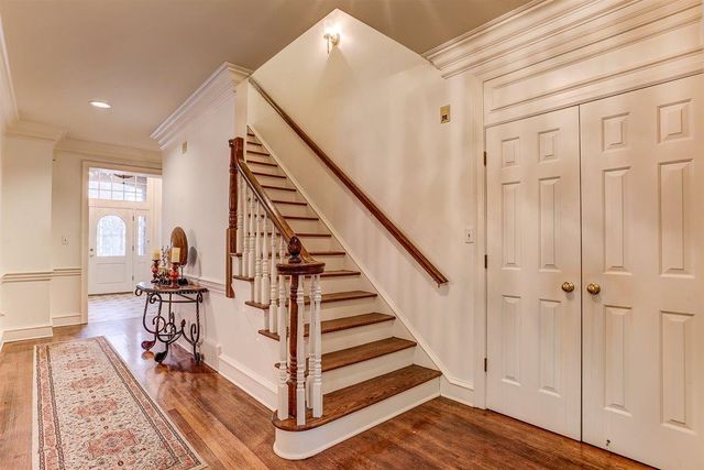 931 W RIVERWALK DR, Memphis, TN 38120