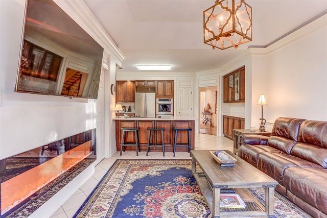 931 W RIVERWALK DR, Memphis, TN 38120