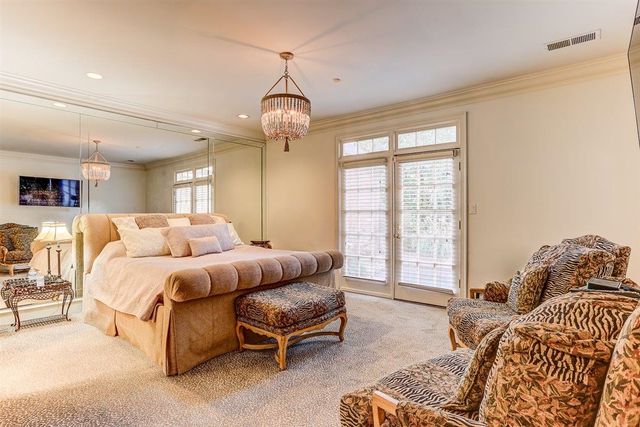 931 W RIVERWALK DR, Memphis, TN 38120